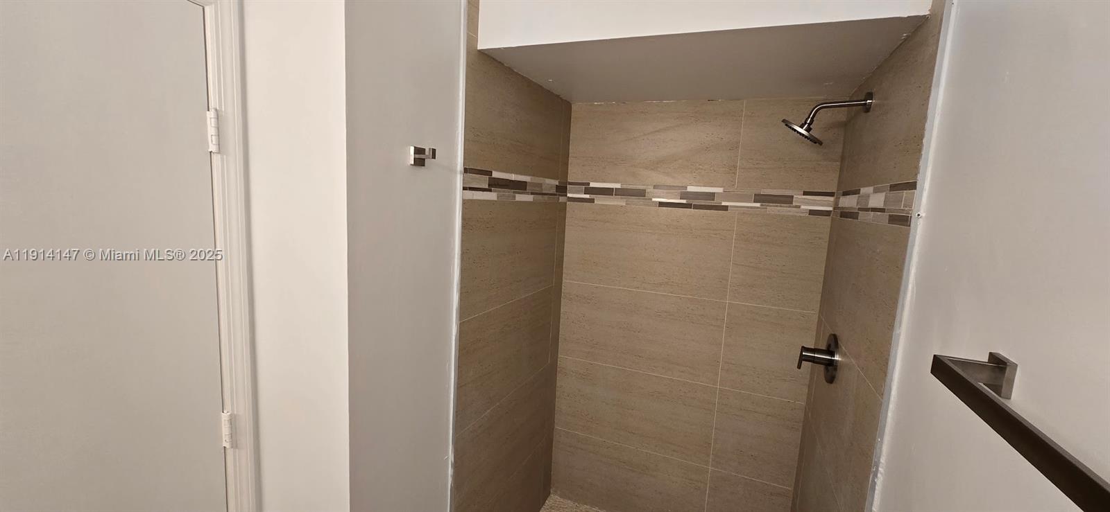 Lakes at Boca Raton Boca Raton, FL 33498 - Photo 14 of 18 a close view of a bathroom shower