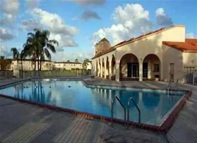 $2,100 | 334 Southwest 86th Avenue, Unit 102, Pembroke Pines, FL 33025