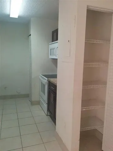 $2,100 | 334 Southwest 86th Avenue, Unit 102, Pembroke Pines, FL 33025