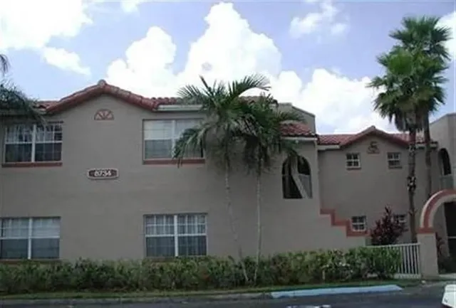 $2,100 | 334 Southwest 86th Avenue, Unit 102, Pembroke Pines, FL 33025