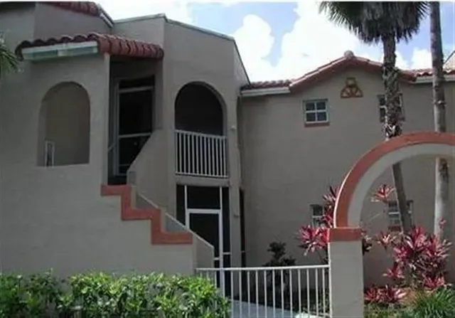 $2,100 | 334 Southwest 86th Avenue, Unit 102, Pembroke Pines, FL 33025