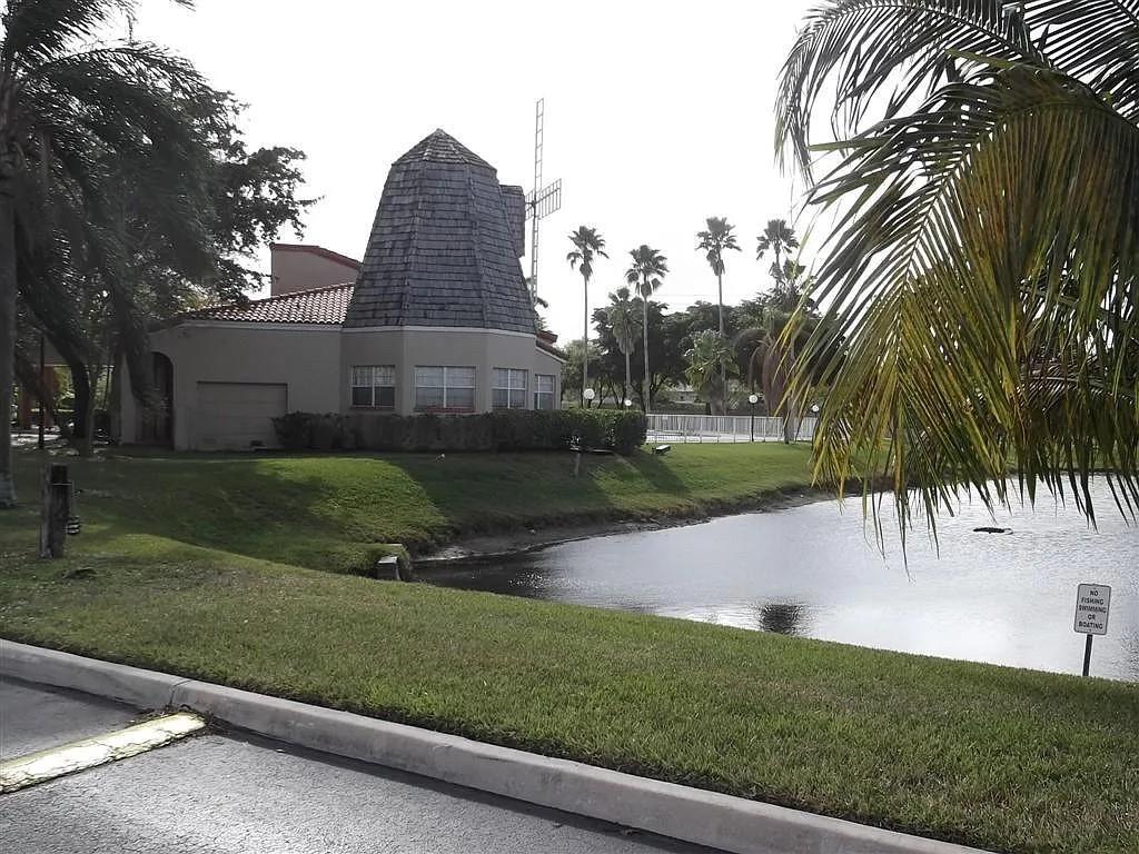 334 Southwest 86th Avenue, Unit 102 Pembroke Pines, FL 33025 - Photo 7 of 17