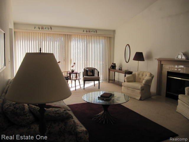 2142 London Bridge Drive, Unit 66 Rochester, MI 48307 - Photo 4 of 12 IMG_4171