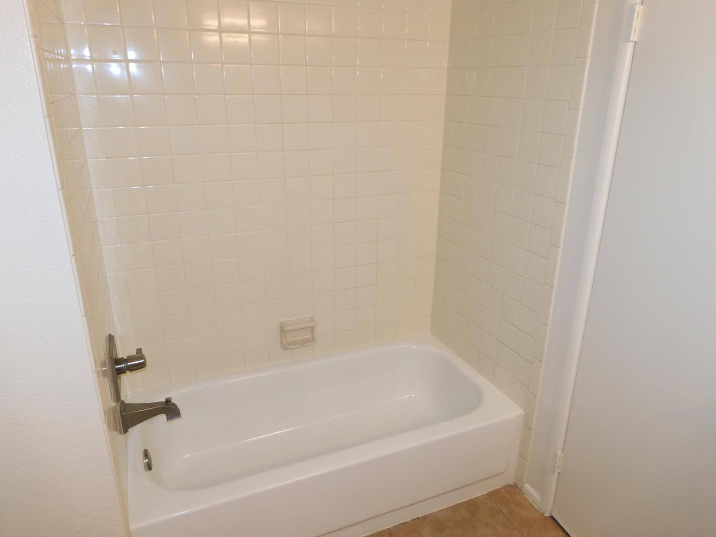 154 West 5th Street, Unit 233 Tempe, AZ 85281 - Photo 19 of 29 a bathroom with a bathtub