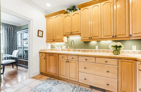 $780,000 | 895 Ribaut Road, Unit 9, Beaufort, SC 29902
