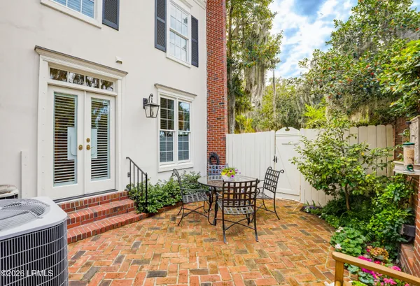 $780,000 | 895 Ribaut Road, Unit 9, Beaufort, SC 29902