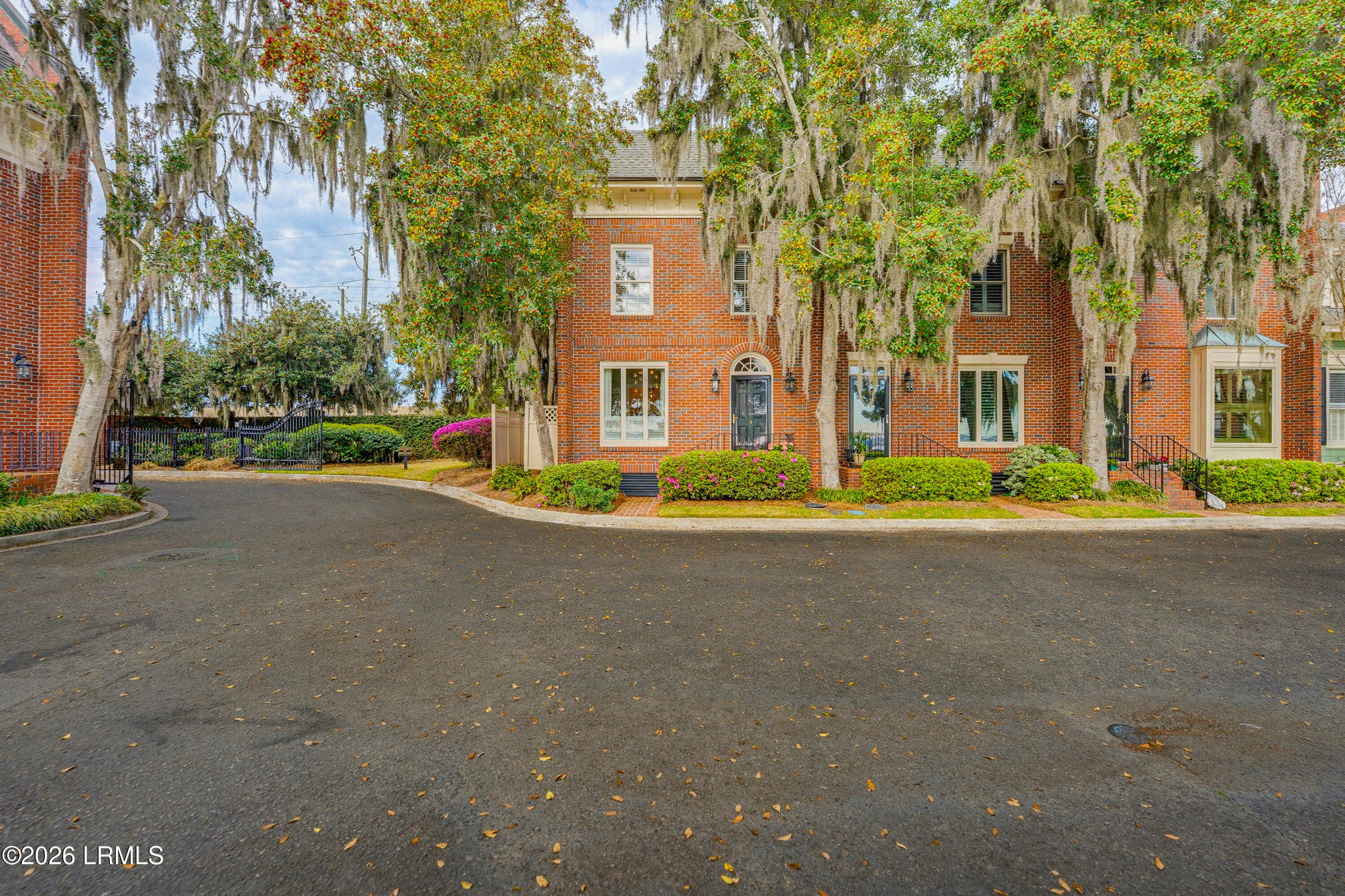 895 Ribaut Road, Unit 9 Beaufort, SC 29902 - Photo 9 of 57 Carriage Court Townhome #9