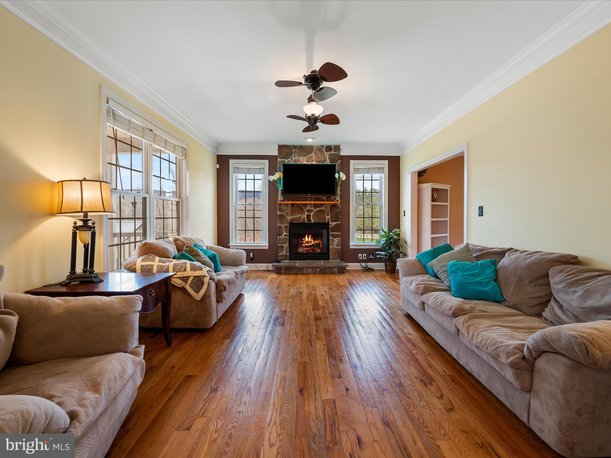 355 Fishel Road Winchester, VA 22602 - Photo 22 of 74 Living Room