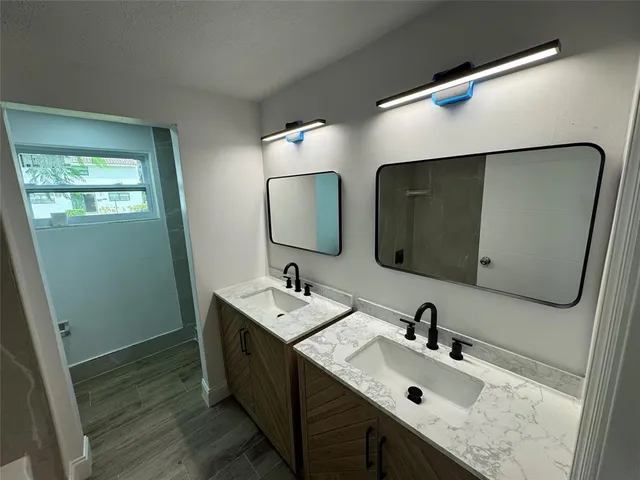 a en suite bathroom with 2 sink and a mirror