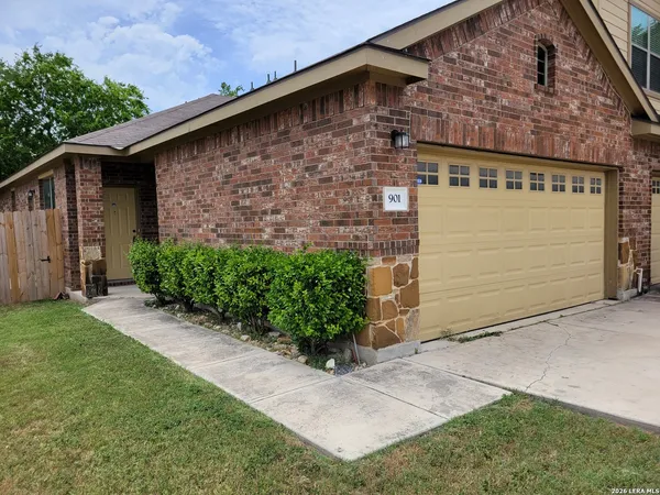 $1,295 | 901 Brown Rock Drive, New Braunfels, TX 78130