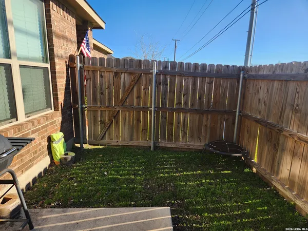 $1,295 | 901 Brown Rock Drive, New Braunfels, TX 78130