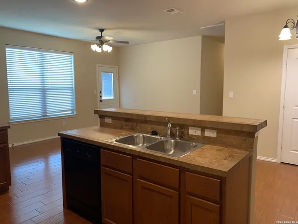 $1,295 | 901 Brown Rock Drive, New Braunfels, TX 78130