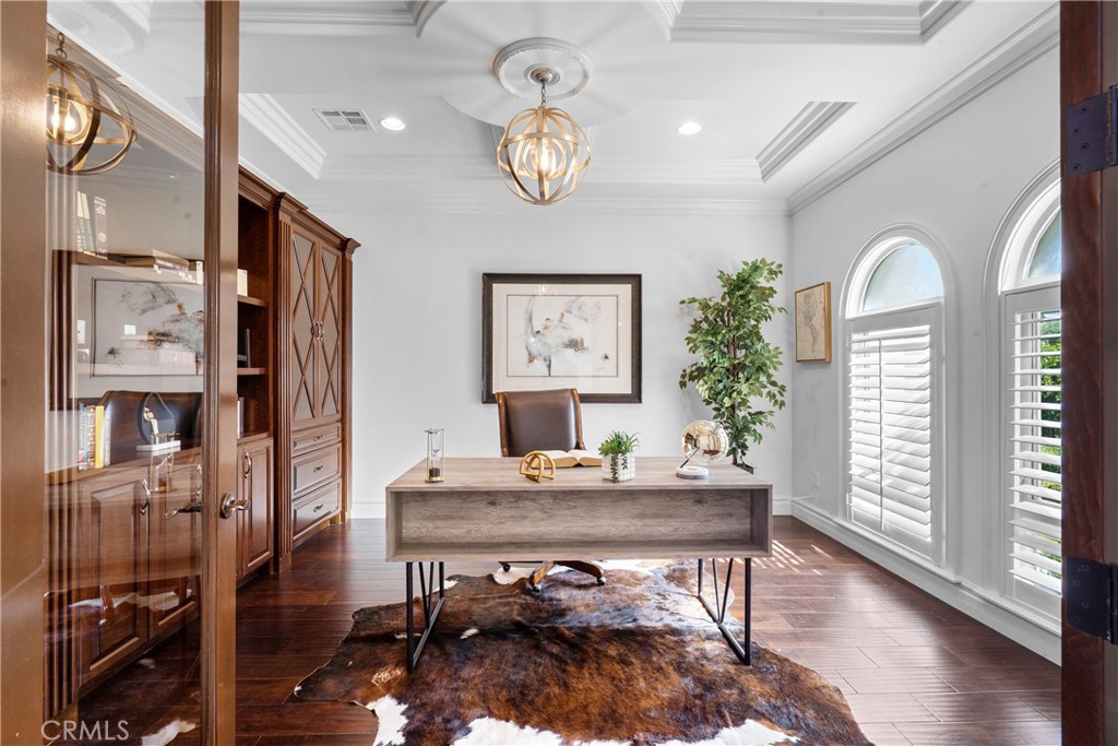 3255 Lombardy Road Pasadena, CA 91107 - Photo 39 of 69 executive office/library