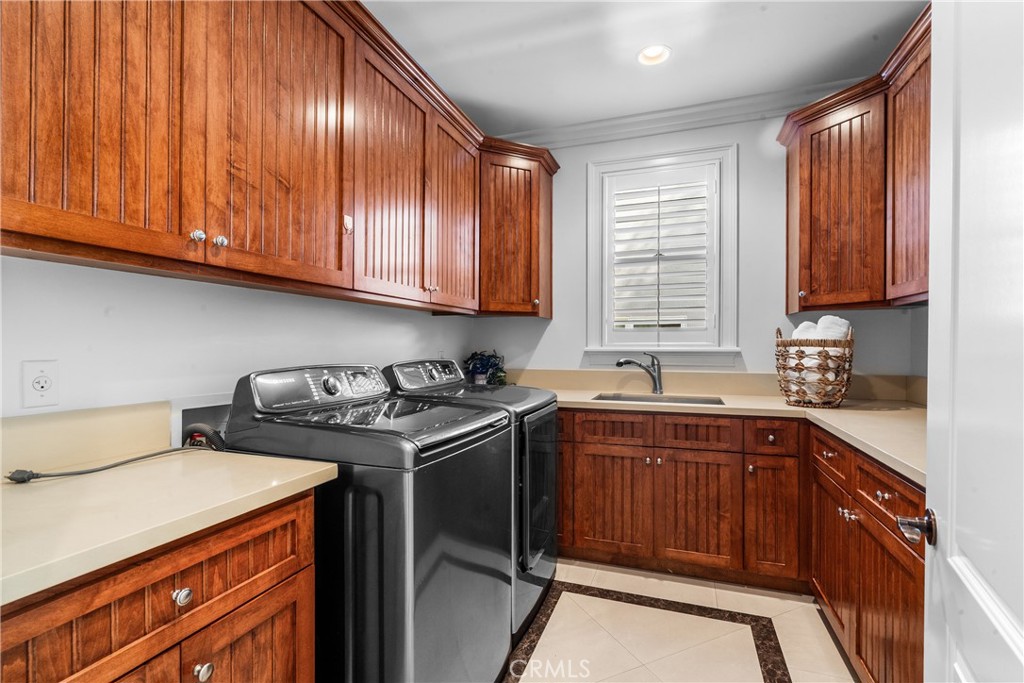 3255 Lombardy Road Pasadena, CA 91107 - Photo 44 of 69 laundry room with sink