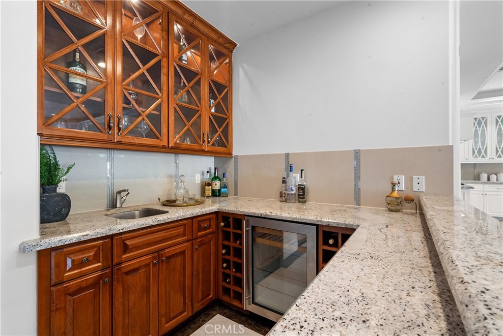 3255 Lombardy Road Pasadena, CA 91107 - Photo 54 of 69 wet bar