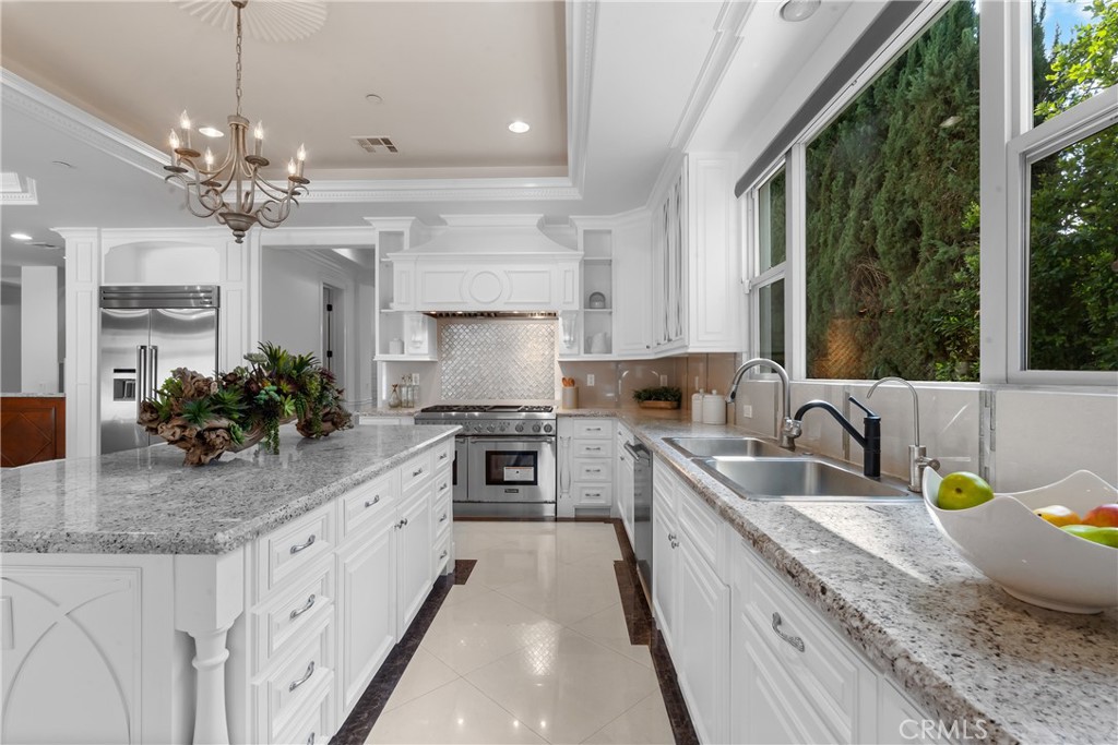 3255 Lombardy Road Pasadena, CA 91107 - Photo 8 of 69 main kitchen