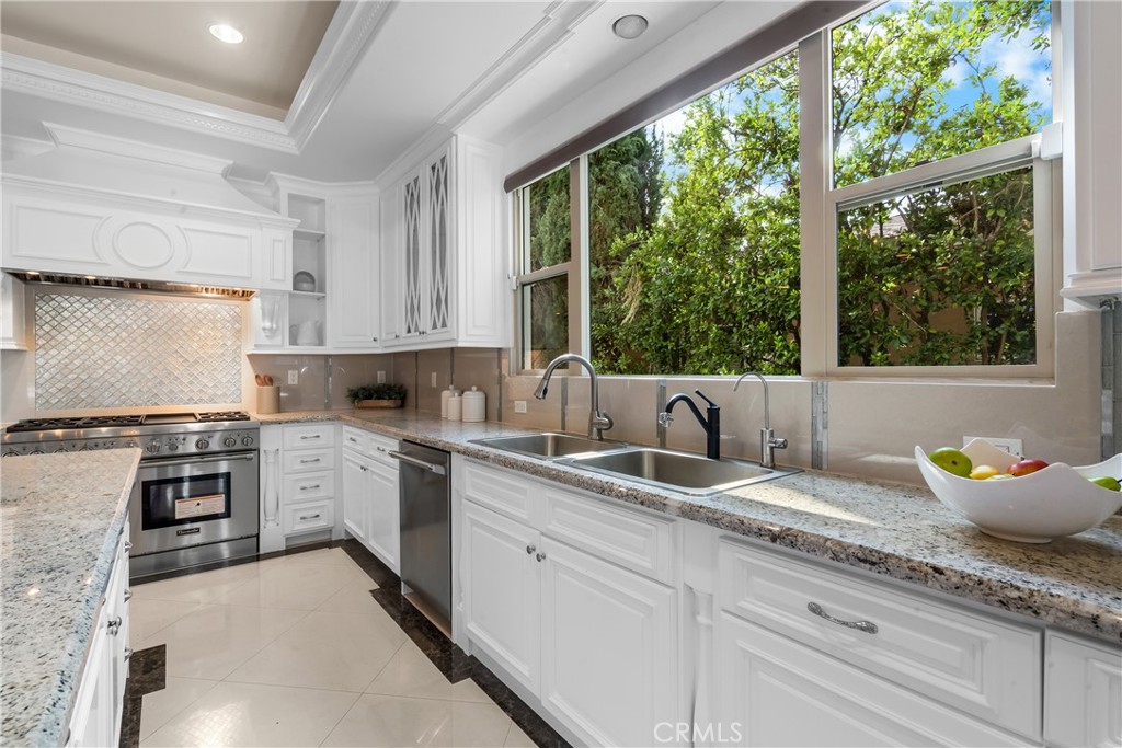 3255 Lombardy Road Pasadena, CA 91107 - Photo 9 of 69 main kitchen