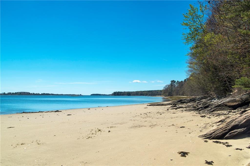 152 Foreside Road Cumberland, ME 04110 - Photo 3 of 5 Minutes to Cumberland town beach ~...