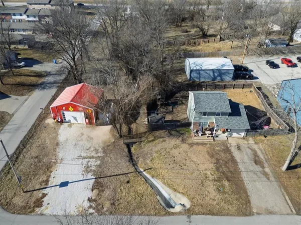 $320,000 | 622 Church Street, Tonganoxie, KS 66086