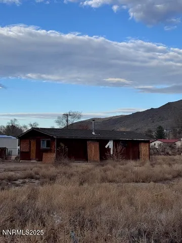 a view of a house with a backyard