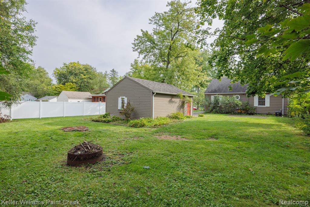 124 South Ascot Road Waterford, MI 48328 - Photo 30 of 34