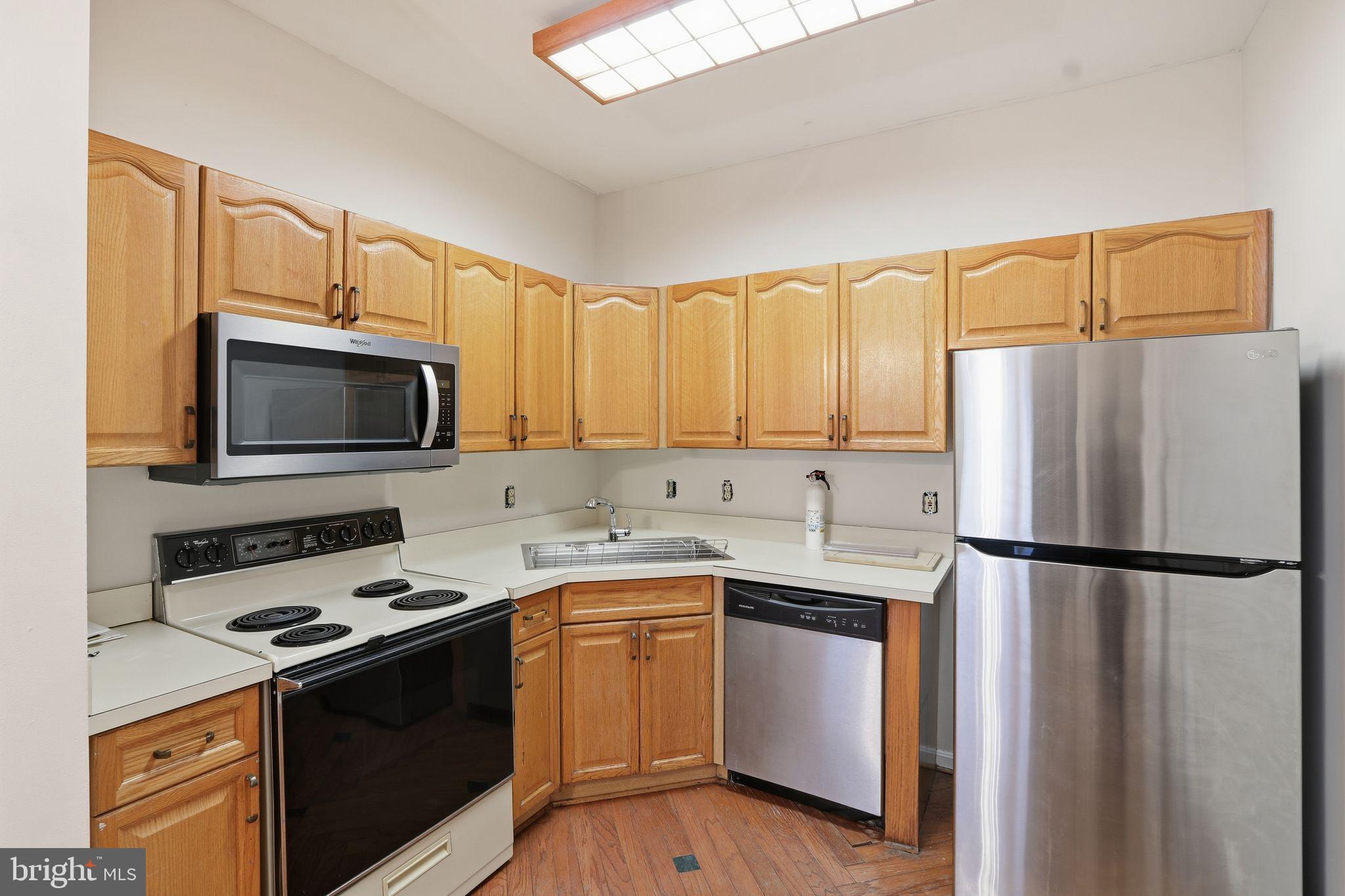 15663 Viewpoint Circle Dumfries, VA 22025 - Photo 6 of 30 a kitchen with a sink stove and refrigerator
