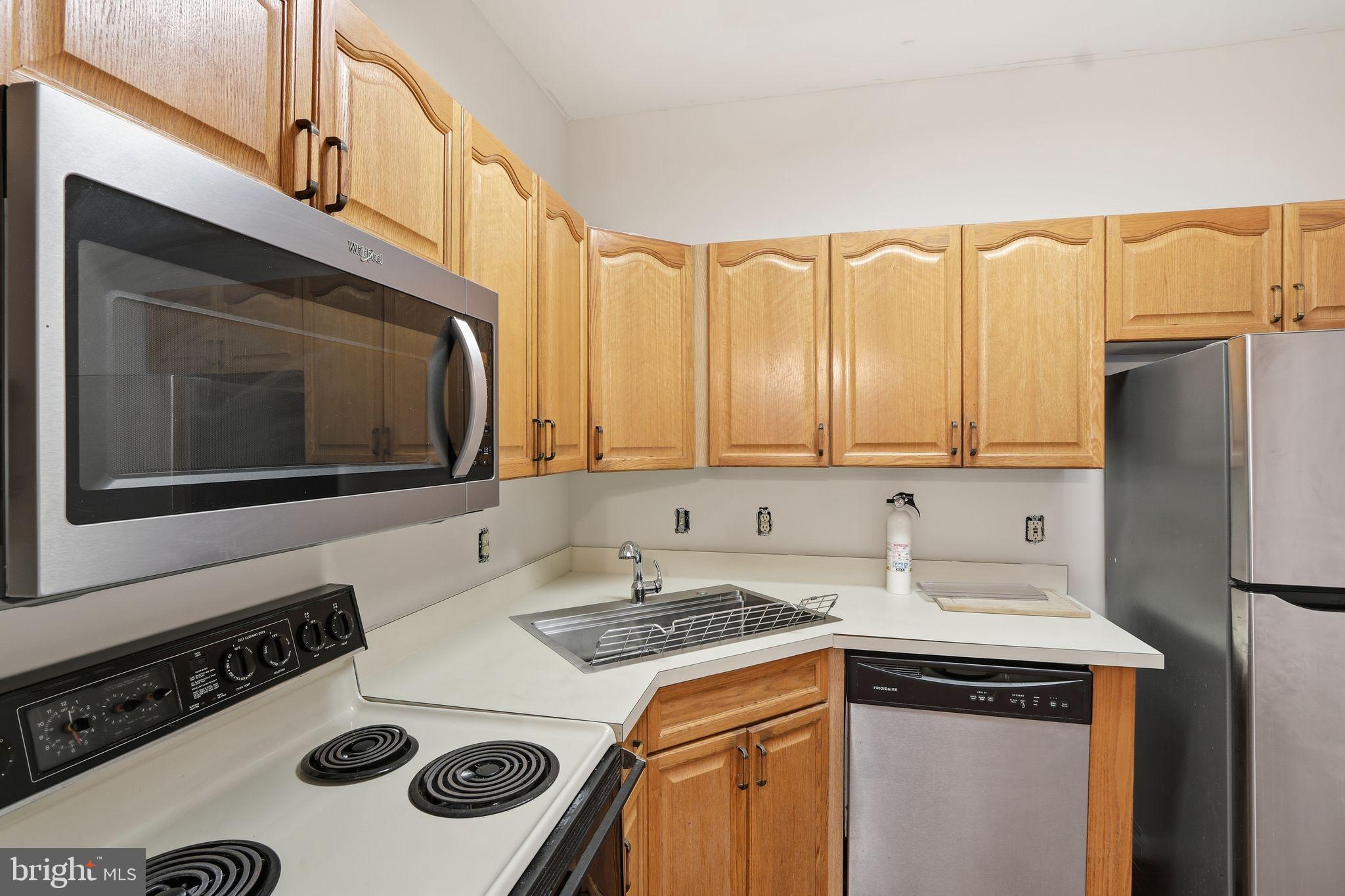 15663 Viewpoint Circle Dumfries, VA 22025 - Photo 7 of 30 a kitchen with a stove a sink and a microwave