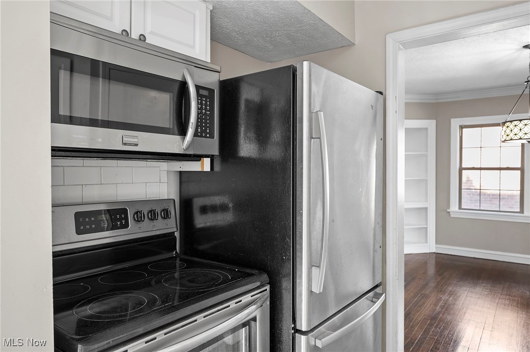 3644 Rolliston Road Cleveland, OH 44120 - Photo 2 of 39 Up unit kitchen includes the stainless steel appliances