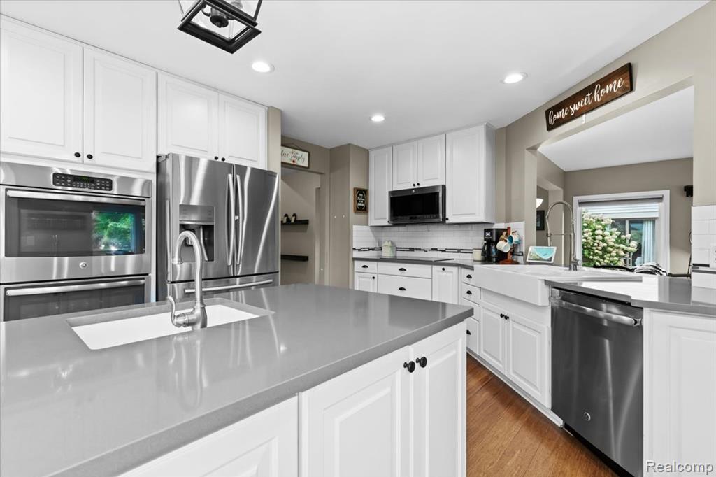45030 Glengarry Road Canton, MI 48188 - Photo 5 of 28 Gallery Image 5