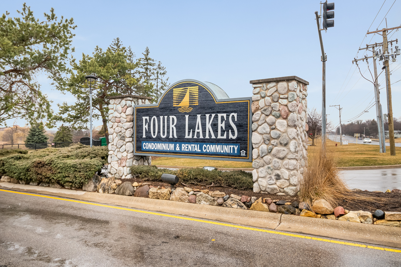 6015 Forest View Road, Unit 1A Lisle, IL 60532 - Photo 23 of 32 a view of a pathway both side of building