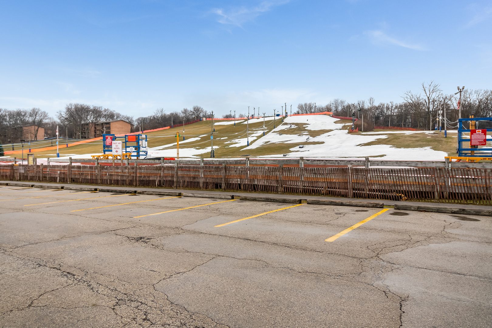6015 Forest View Road, Unit 1A Lisle, IL 60532 - Photo 30 of 32 a view of a basket ball ground