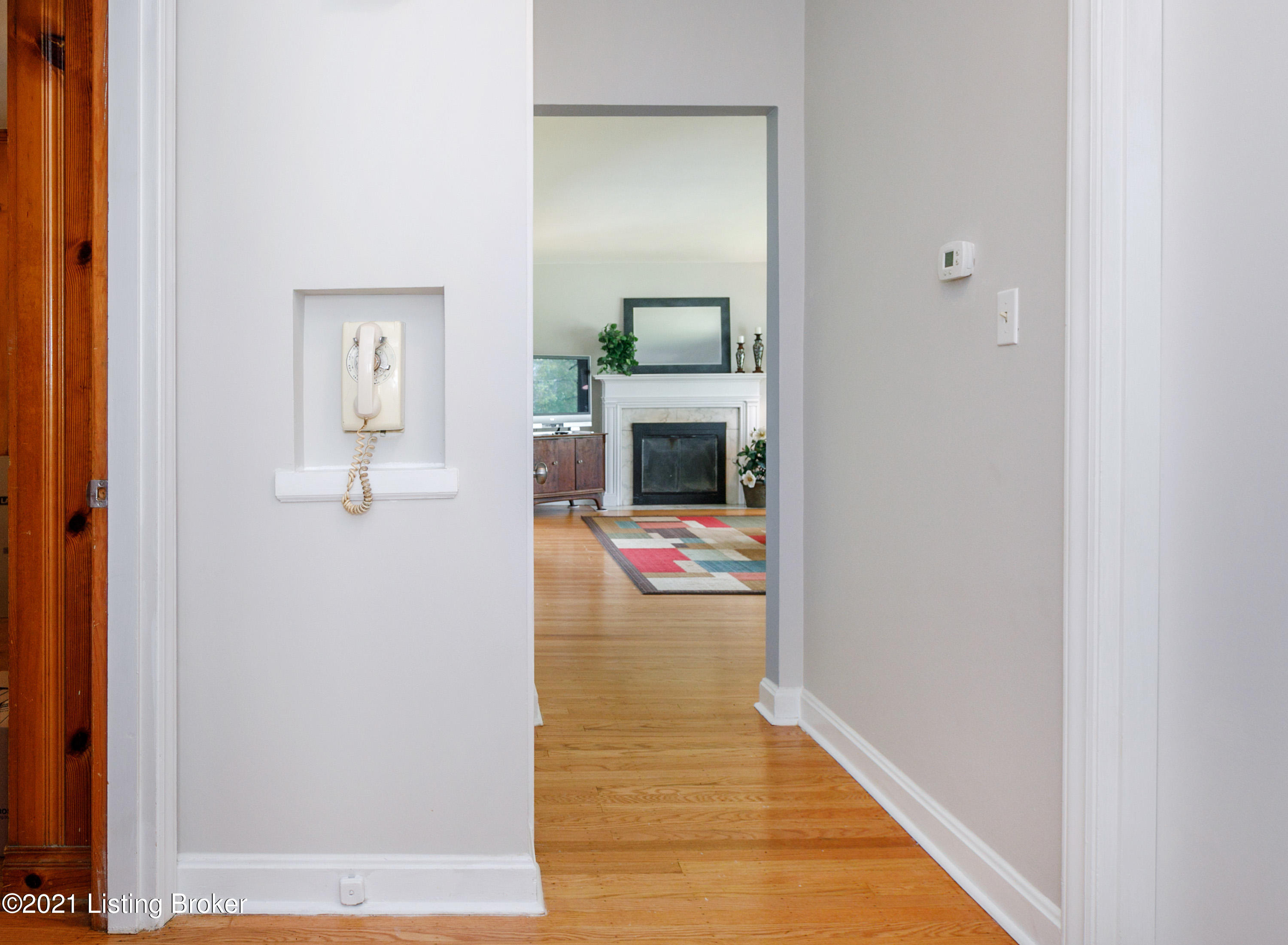 3717 Chevy Chase Road Louisville, KY 40218 - Photo 24 of 37 Hallway with coat closet