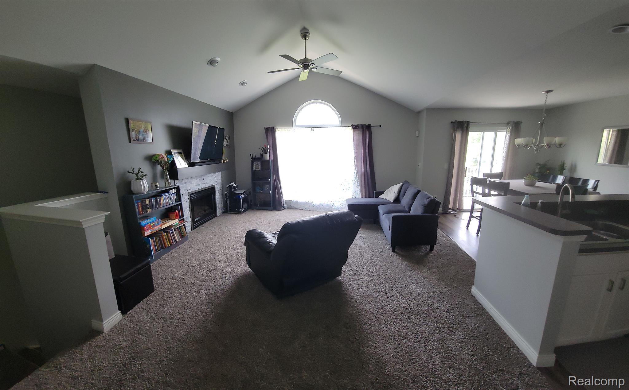 45991 Rhodes Drive Macomb, MI 48044 - Photo 9 of 18 Main Living Space