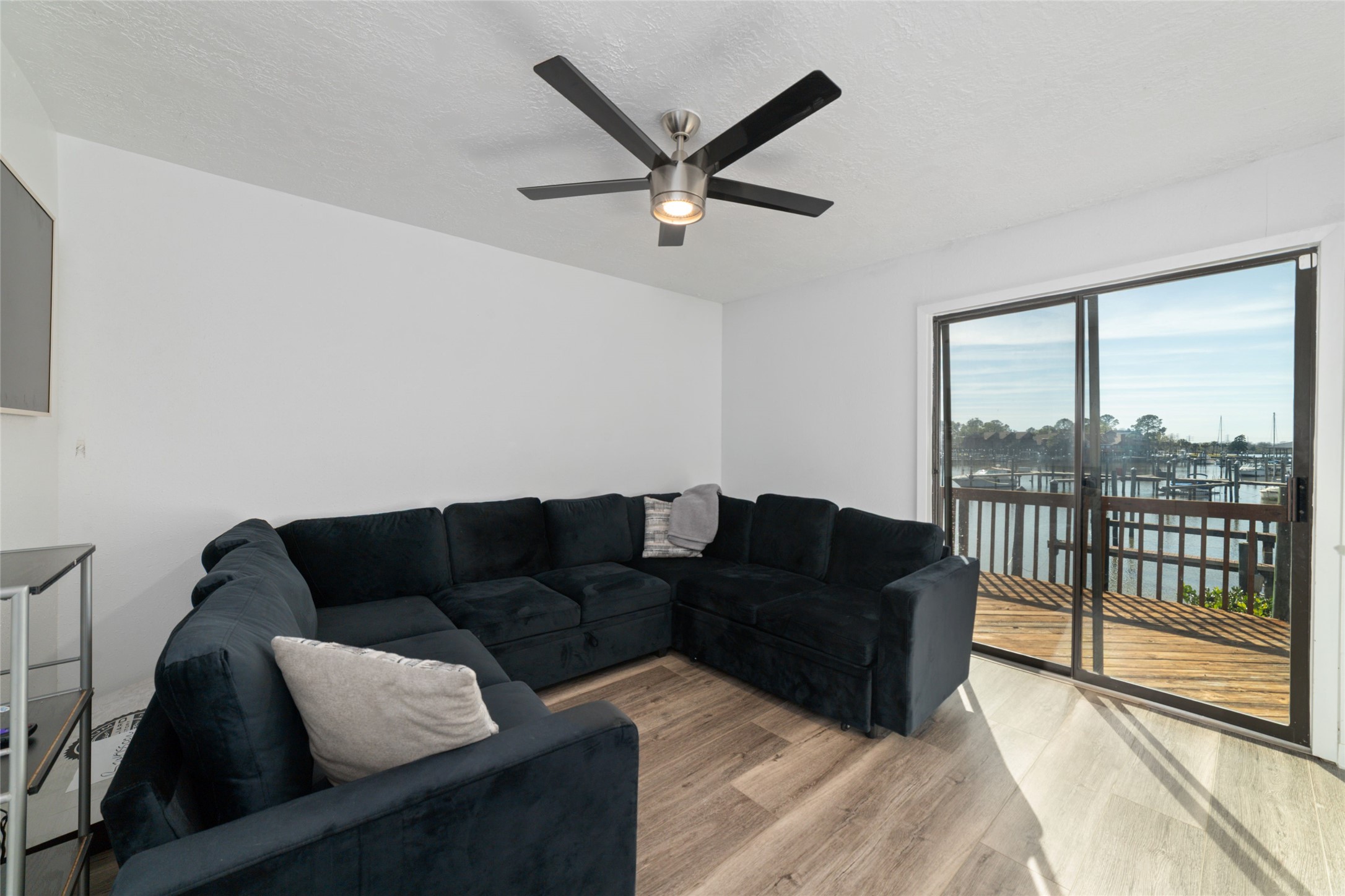 717 Davis Road League City, TX 77573 - Photo 14 of 32 a living room with furniture