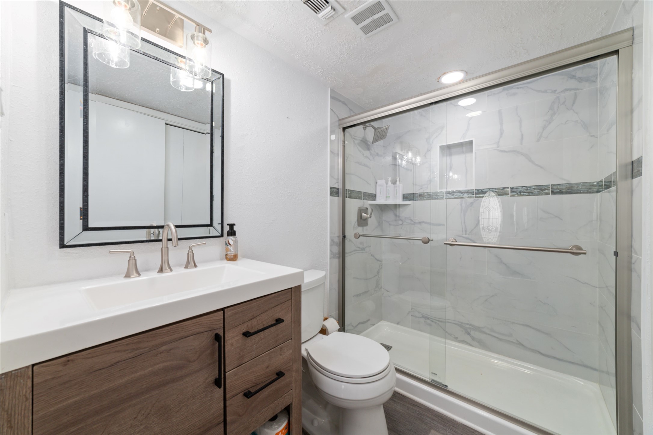 717 Davis Road League City, TX 77573 - Photo 16 of 32 a bathroom with a sink and a mirror