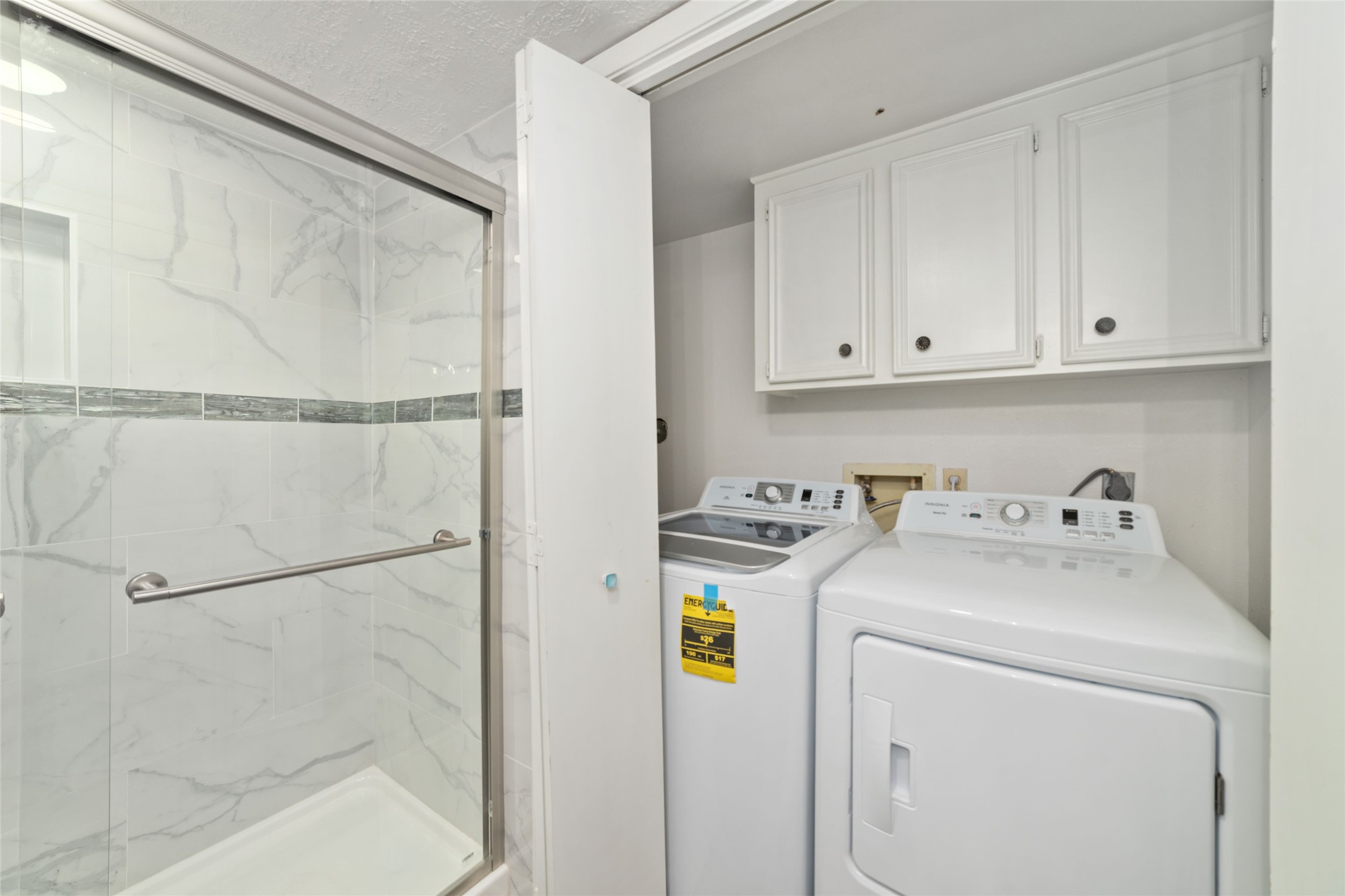 717 Davis Road League City, TX 77573 - Photo 17 of 32 a view of bathroom with washer and dryer