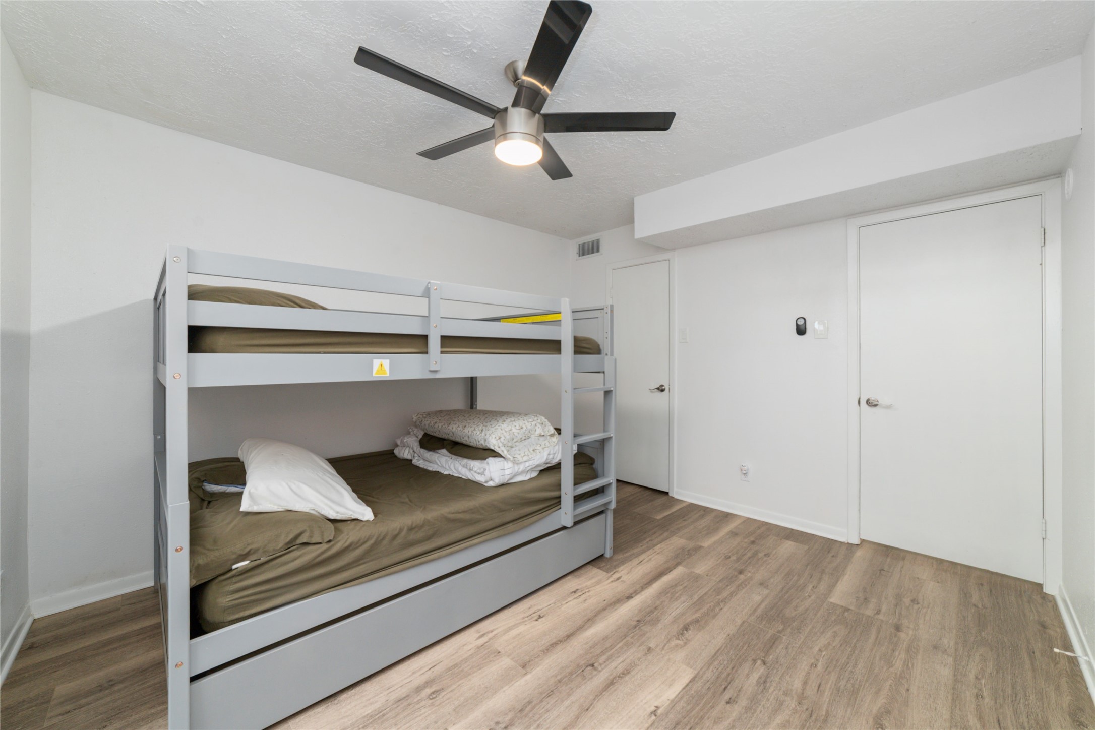 717 Davis Road League City, TX 77573 - Photo 18 of 32 a room with a wooden floor and ceiling fan
