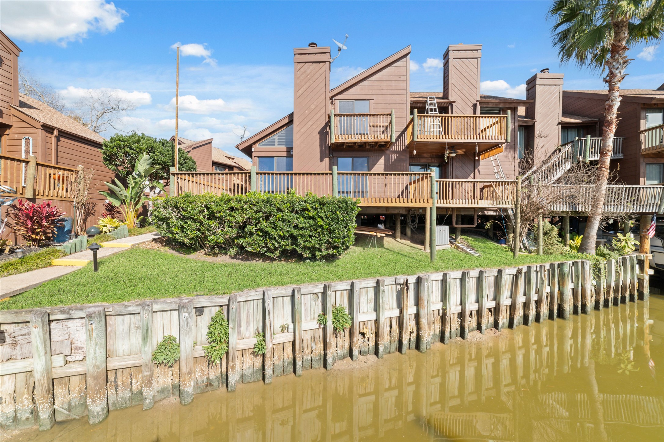 717 Davis Road League City, TX 77573 - Photo 28 of 32 a view of a house with a wooden deck