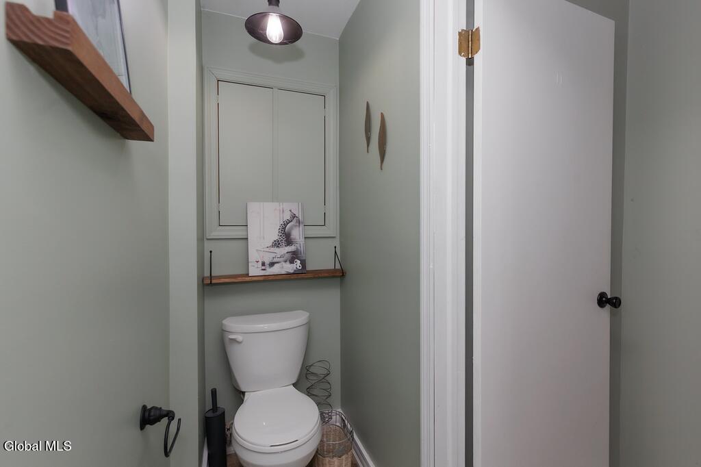 2407 Lenox Road Schenectady, NY 12308 - Photo 18 of 33 half bath