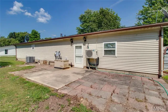 $110,000 | 208 South Public Road, Fieldon, IL 62031