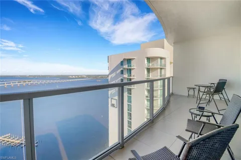 $279,000 | 3000 Oasis Grand Boulevard, Unit MPH6, Fort Myers, FL 33916