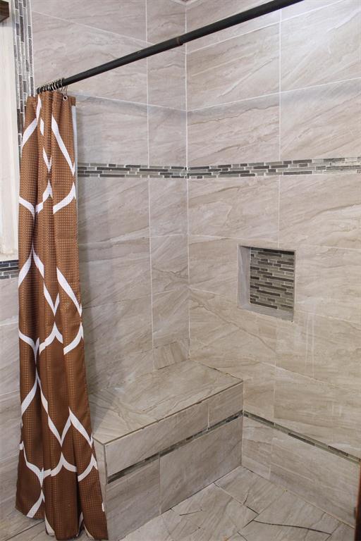 612 Ranier Circle Garland, TX 75041 - Photo 15 of 29 a bathroom with a shower