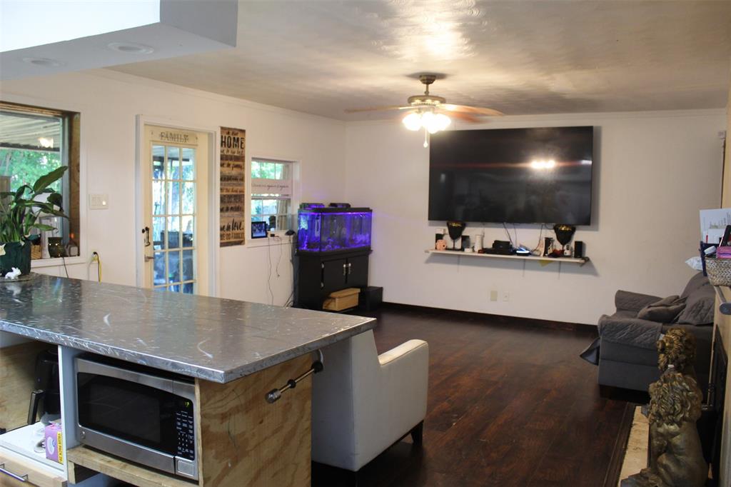 612 Ranier Circle Garland, TX 75041 - Photo 19 of 29 a living room with furniture and a flat screen tv