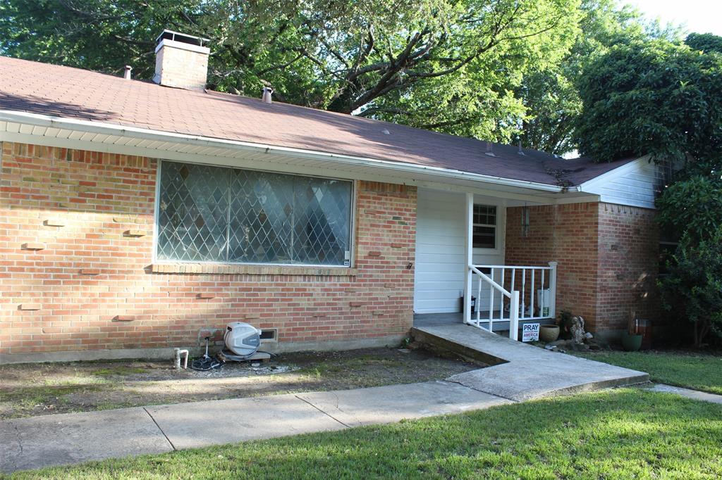 612 Ranier Circle Garland, TX 75041 - Photo 6 of 29 a backyard of a house with table and chairs