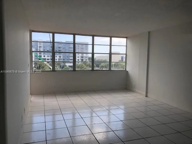 $1,500 | 2025 Northeast 164th Street, Unit 407, North Miami Beach, FL 33162