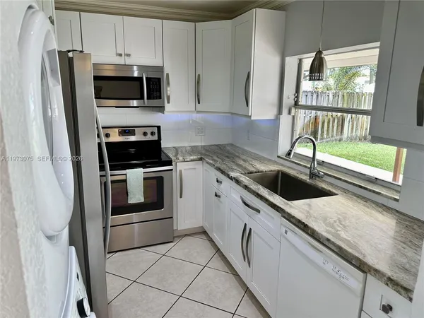 $3,100 | 8811 Northwest 16th Street, Pembroke Pines, FL 33024