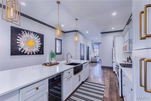 $700,000 | 2348 Hickory Street, St. Louis, MO 63104