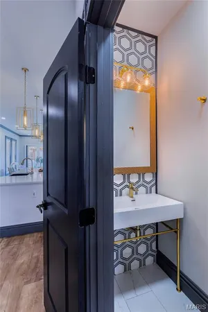 $700,000 | 2348 Hickory Street, St. Louis, MO 63104