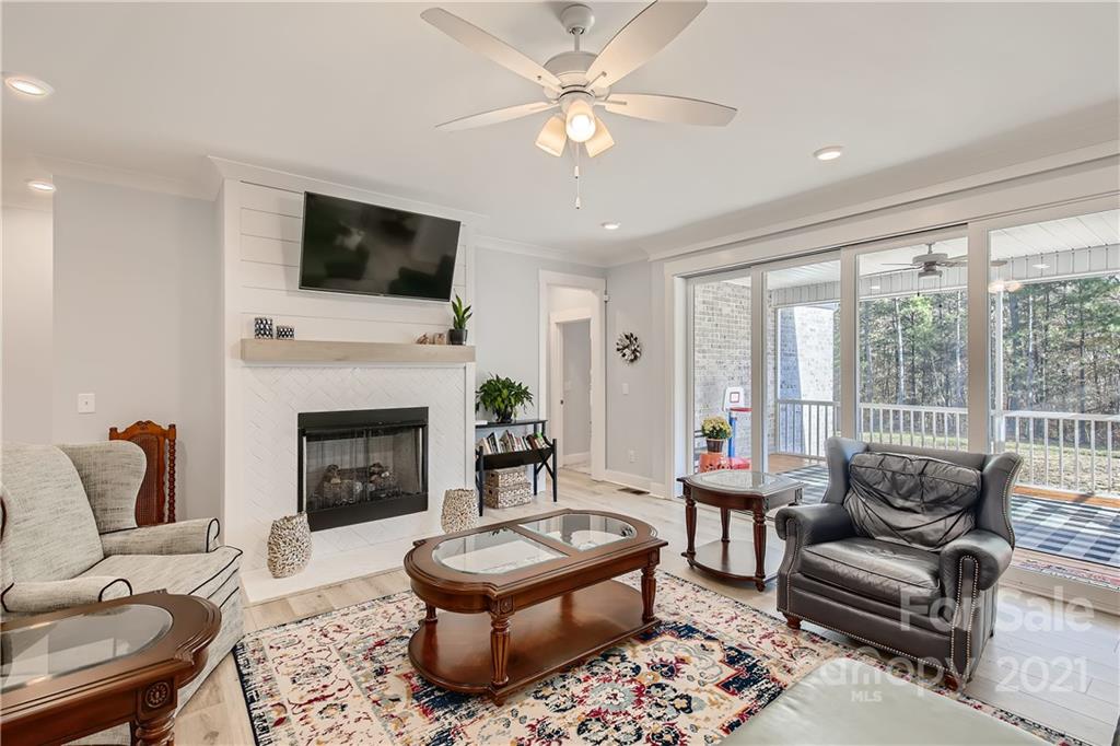 418 Kingsburry Road Clover, SC 29710 - Photo 8 of 28 Gallery Image 8