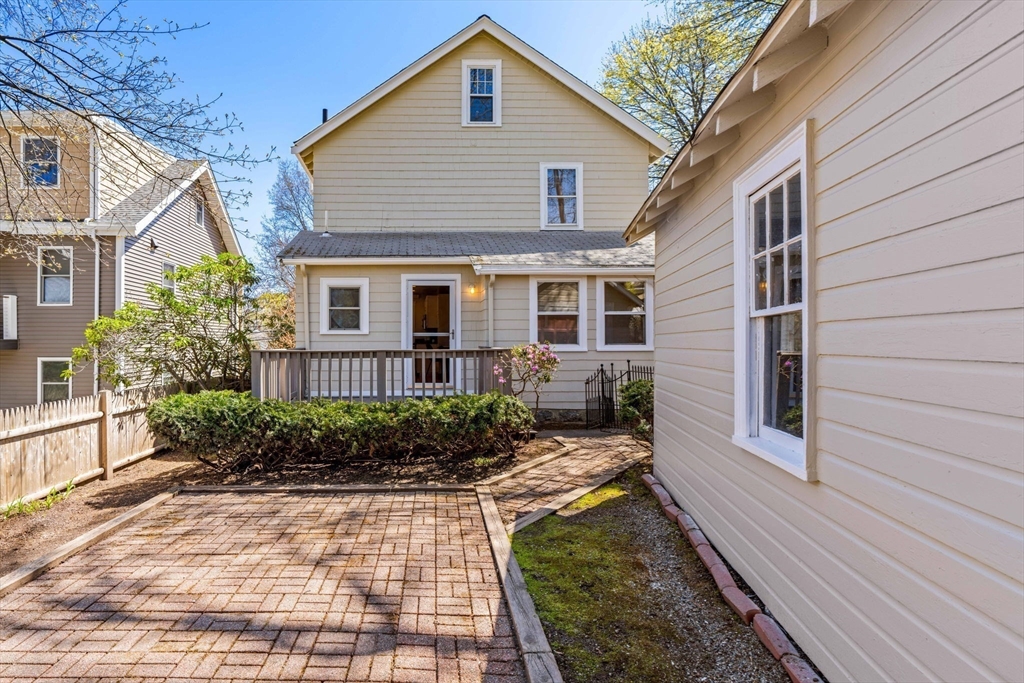 156 Russett Road Boston, MA 02132 - Photo 30 of 32